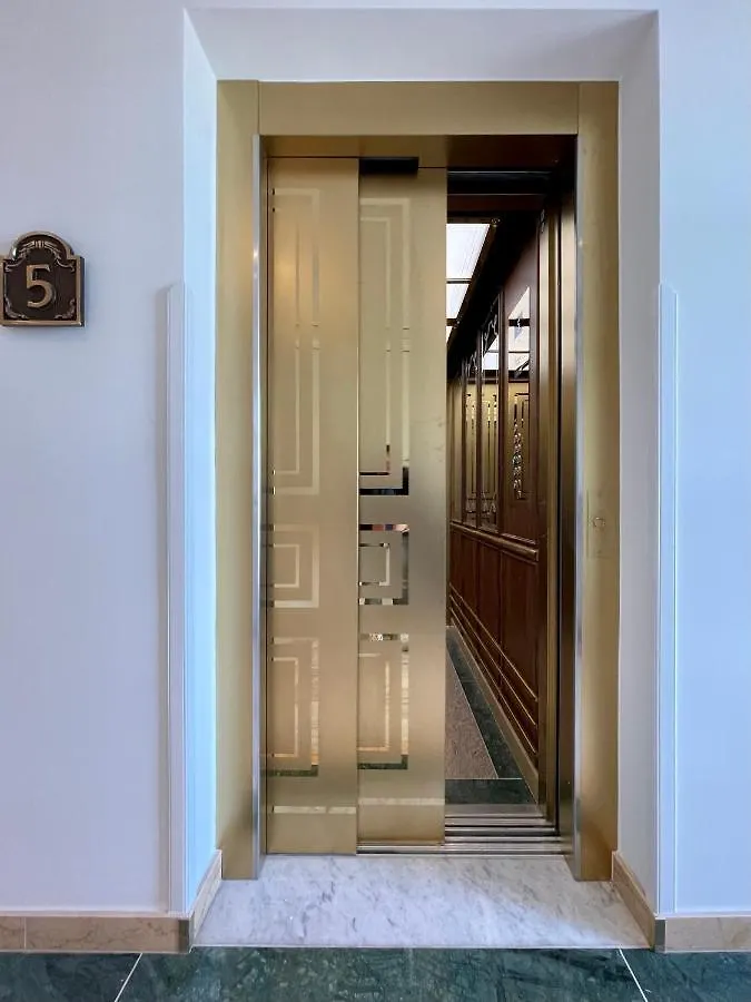 Cls Zentrale City-Wohnung In Hamburg Mit E-Laden Und Tiefgarage, Klimaanlage, Wlan, Grosser Balkon, Blick Ueber Hamburg, Parkplatz, Cafe Im Haus, Bushaltestelle Direkt Gegenueber, Flex Check In
