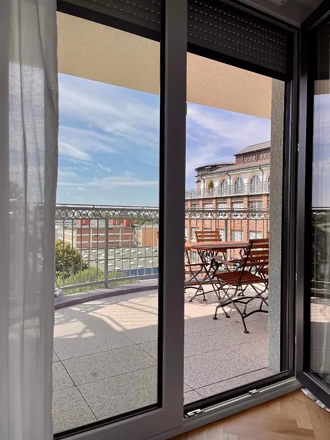 Cls Zentrale City-Wohnung In Hamburg Mit E-Laden Und Tiefgarage, Klimaanlage, Wlan, Grosser Balkon, Blick Ueber Hamburg, Parkplatz, Cafe Im Haus, Bushaltestelle Direkt Gegenueber, Flex Check In