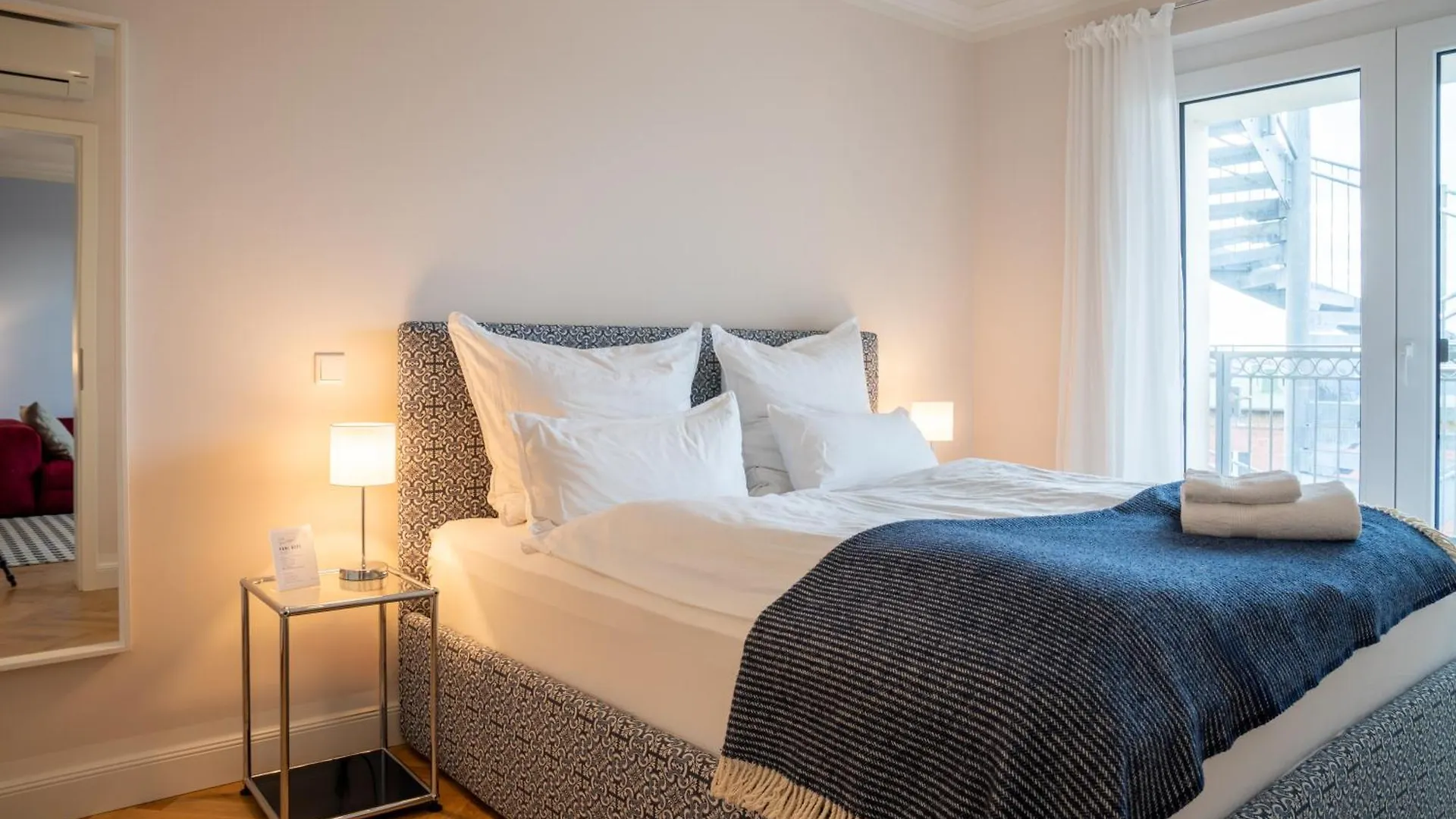 Cls Zentrale City-Wohnung In Hamburg Mit E-Laden Und Tiefgarage, Klimaanlage, Wlan, Grosser Balkon, Blick Ueber Hamburg, Parkplatz, Cafe Im Haus, Bushaltestelle Direkt Gegenueber, Flex Check In Deutschland