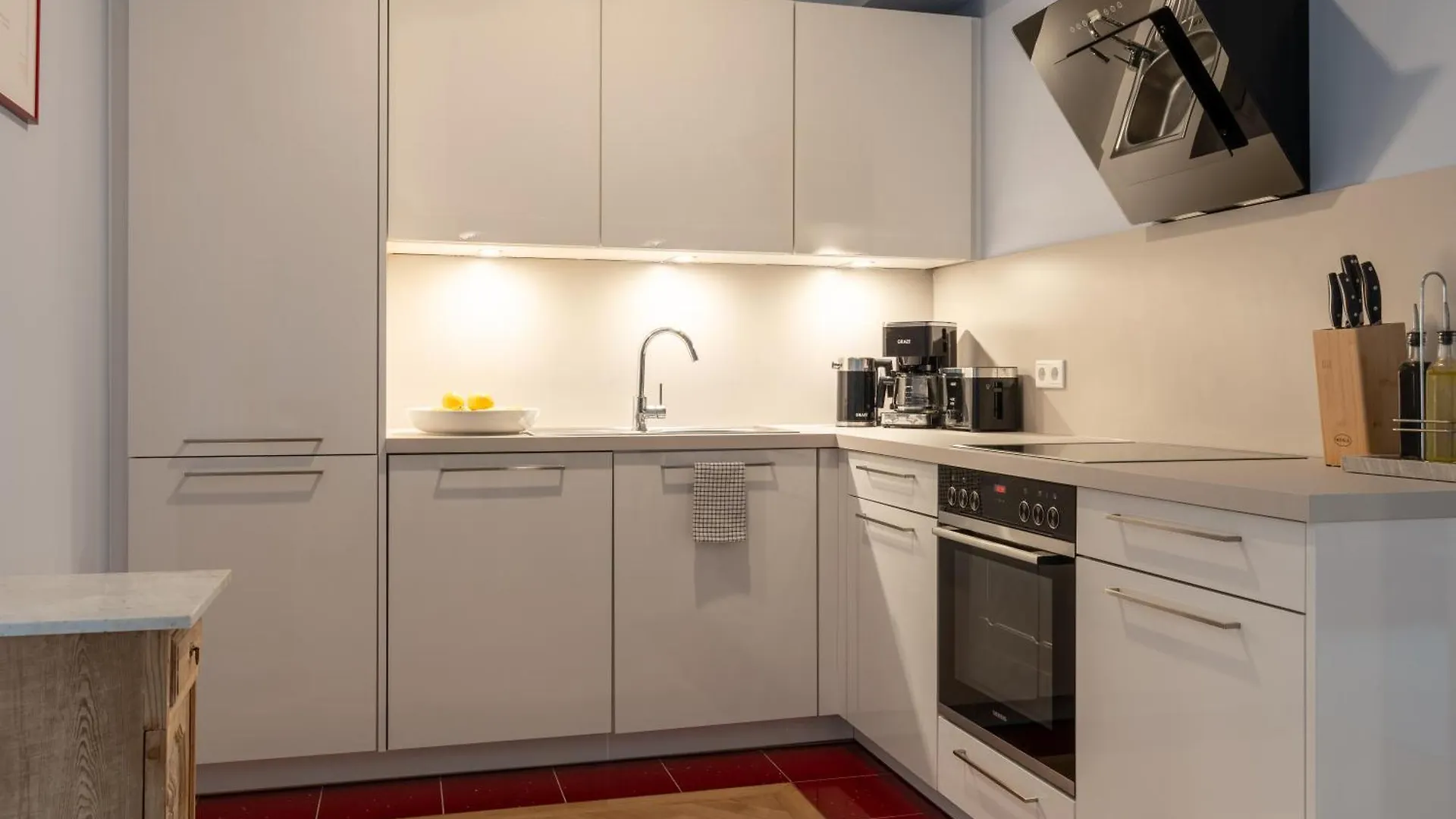 Apartment Cls Zentrale City-Wohnung In Hamburg Mit E-Laden Und Tiefgarage, Klimaanlage, Wlan, Grosser Balkon, Blick Ueber Hamburg, Parkplatz, Cafe Im Haus, Bushaltestelle Direkt Gegenueber, Flex Check In Deutschland