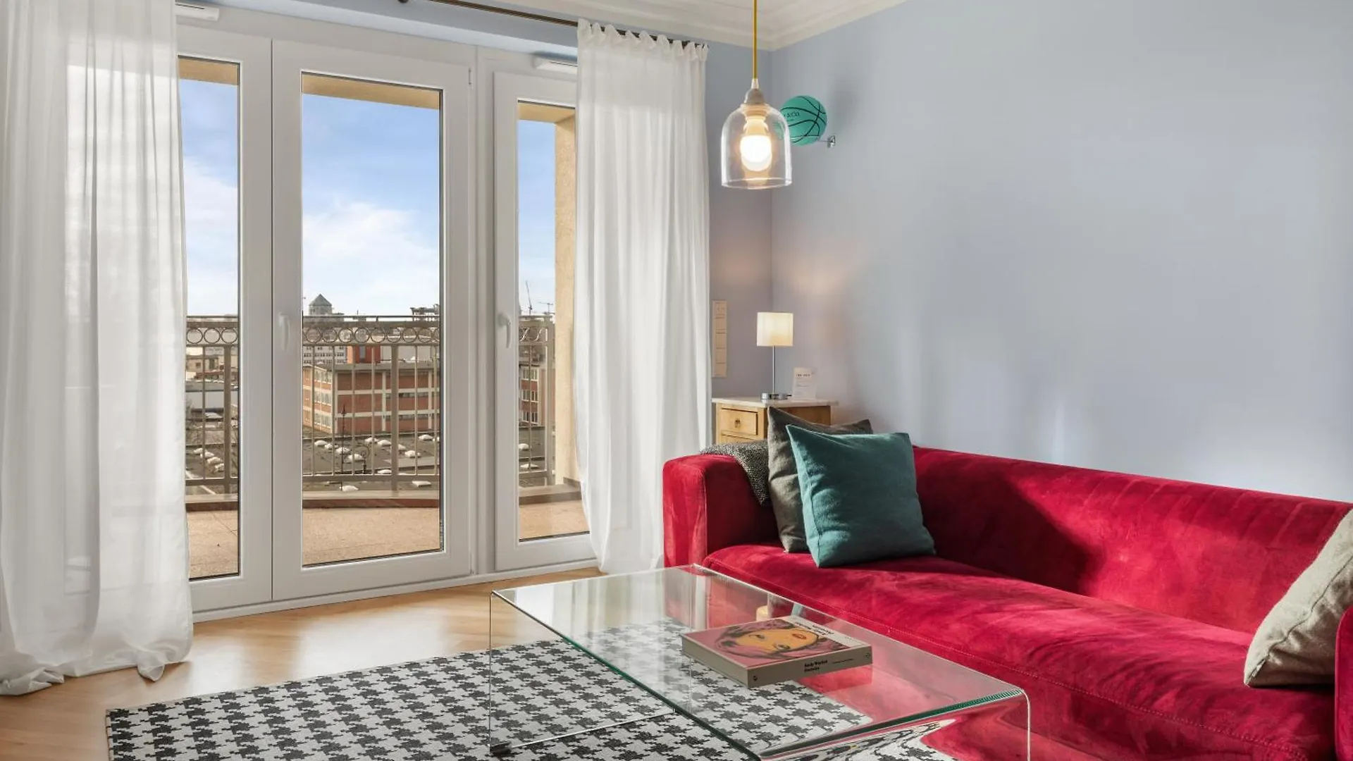 Cls Zentrale City-Wohnung In Hamburg Mit E-Laden Und Tiefgarage, Klimaanlage, Wlan, Grosser Balkon, Blick Ueber Hamburg, Parkplatz, Cafe Im Haus, Bushaltestelle Direkt Gegenueber, Flex Check In