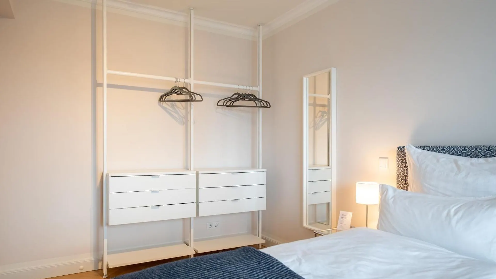 Apartment Cls Zentrale City-Wohnung In Hamburg Mit E-Laden Und Tiefgarage, Klimaanlage, Wlan, Grosser Balkon, Blick Ueber Hamburg, Parkplatz, Cafe Im Haus, Bushaltestelle Direkt Gegenueber, Flex Check In