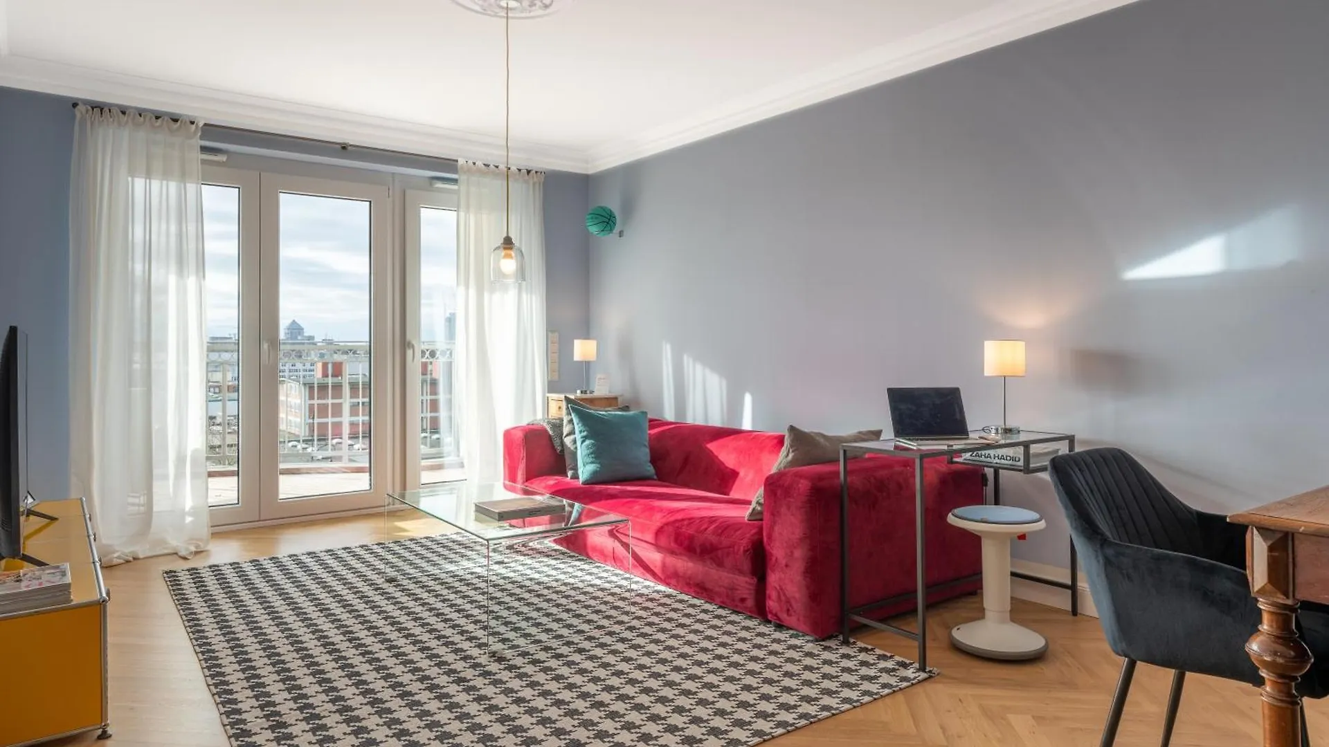 Cls Zentrale City-Wohnung In Hamburg Mit E-Laden Und Tiefgarage, Klimaanlage, Wlan, Grosser Balkon, Blick Ueber Hamburg, Parkplatz, Cafe Im Haus, Bushaltestelle Direkt Gegenueber, Flex Check In Germany